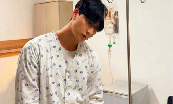 Mắc 1 sai lầm khi gội đầu, chàng trai bị méo mặt, chảy nước mắt không cầm được sau một đêm