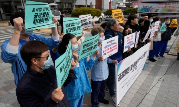 Khủng hoảng y tế tại Hàn Quốc: Hơn 72% sinh viên ngành y xin nghỉ học trong bối cảnh căng thẳng chưa 'hạ nhiệt'