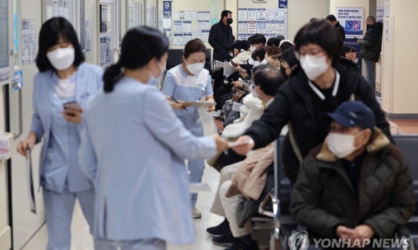 Khủng hoảng y tế ngày thứ 10 tại Hàn Quốc: Chỉ 300 bác sĩ trở lại, Chính phủ chuẩn bị truy tố hàng loạt