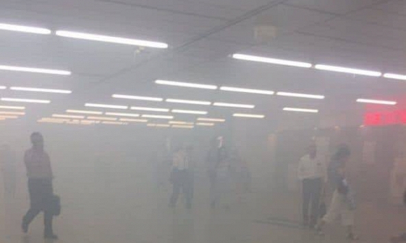 Hỏa hoạn bùng phát tại ga tàu điện Tokyo: Khói trắng bao trùm, video hiện trường tiết lộ phản ứng khó tin của người Nhật 