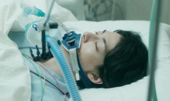 Cô gái rã rời vì tiêu chảy 30 lần một ngày, suýt mất mạng sau 1 bữa ăn, bác sĩ ngao ngán: biết nguy hiểm mà vẫn làm