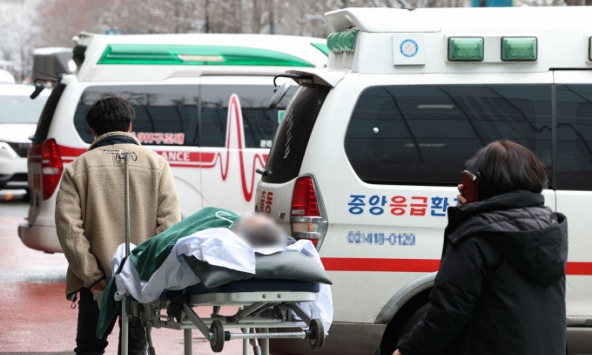 Khủng hoảng y tế tại Hàn Quốc: Bệnh nhân nguy kịch bị 3 bệnh viện từ chối cấp cứu, qua đời sau 9 tiếng chờ đợi trong vô vọng
