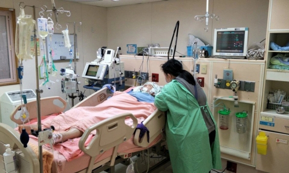 Cô gái 30 tuổi bị đột quỵ, liệt tứ chi, phải đặt vô số ống thở vì thức uống nhiều người uống mỗi ngày