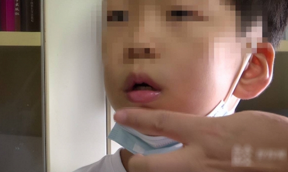 Cậu bé 3 tuổi mở miệng khiến bố mẹ phát hoảng, hỏi tại sao thì tất cả do ông bà gây ra