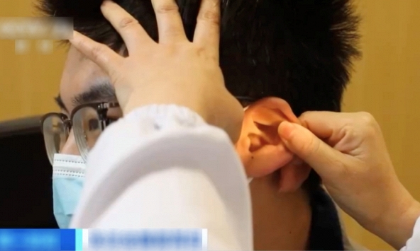 Chàng trai 23 tuổi đột nhiên bị điếc vì một việc yêu thích của nhiều người