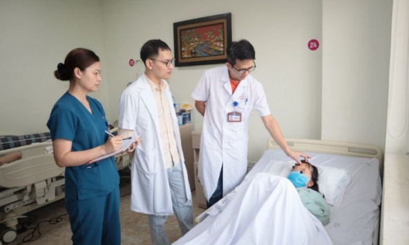 Đau đầu dữ dội, bé gái 9 tuổi phát hiện khối u màng não lớn, đe dọa tính mạng