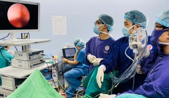 Tiểu khó, người đàn ông đi khám phát hiện ống dẫn nước tiểu chỗ hẹp nhất chỉ 1mm