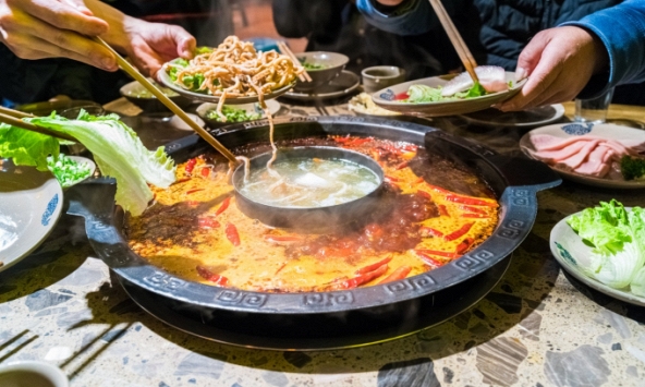 Trồng rau ăn với lẩu, người phụ nữ lập tức bị cảnh sát bắt giam, sự thật được hé lộ khiến nhiều người bàng hoàng