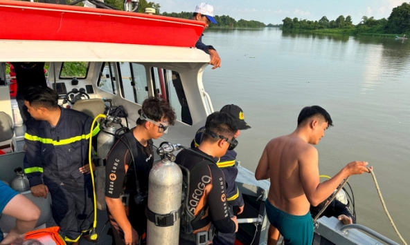 Vụ 3 thiếu nữ đuối nước khi tắm sông Sài Gòn: Tìm thấy thi thể 2 em còn lại trong tình trạng cột dây vào nhau