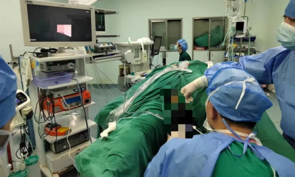 Người đàn ông bị sỏi niệu quản to bằng viên bi vì loại đồ uống mỗi sáng của nhiều người