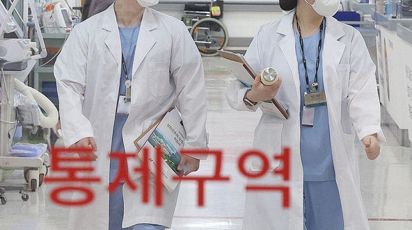 Cuộc chiến y tế tại Hàn Quốc diễn biến như phim: Các bác sĩ đưa ra “tối hậu thư” trước khi bệnh viện toàn quốc rơi vào tê liệt