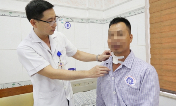 Vô tình đi khám, người đàn ông phát hiện một vật 'trú ngụ' ở cổ cả chục năm không hay biết