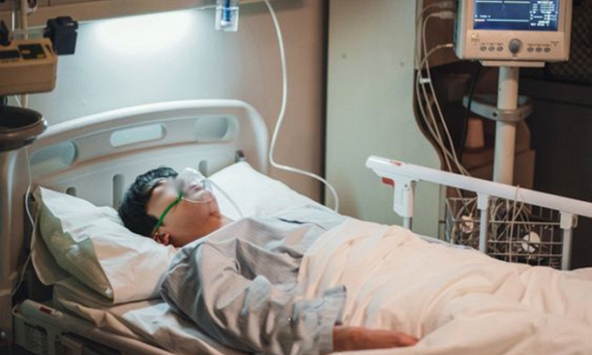 Đi chữa tê tay, chàng trai tuổi 20 ngỡ ngàng phát hiện xuất huyết não vì thói quen “1 ăn, 1 ngủ” sai lầm