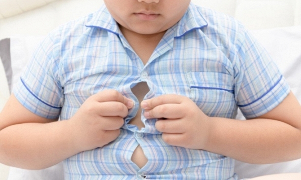 Bé trai 9 tuổi tăng 10kg trong một năm với lượng mỡ trong cơ thể tăng vọt 47% chỉ bởi một loại đồ yêu thích