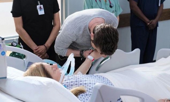 Người phụ nữ đang khỏe mạnh bỗng qua đời vì nhồi máu não, bác sĩ tố một thói quen sau khi ăn là thủ phạm