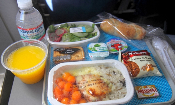 Tiếp viên hàng không kỳ cựu tiết lộ bí quyết để có được bữa ăn ngon nhất trên máy bay: Hóa ra thực sự có sự khác biệt 