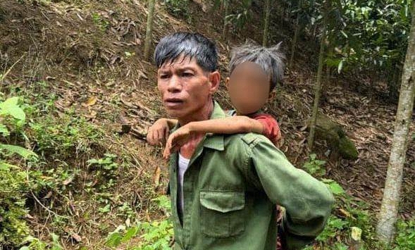 Bé trai 6 tuổi ở Yên Bái đã ăn gì để sống sót suốt 4 ngày mất tích trong rừng? 