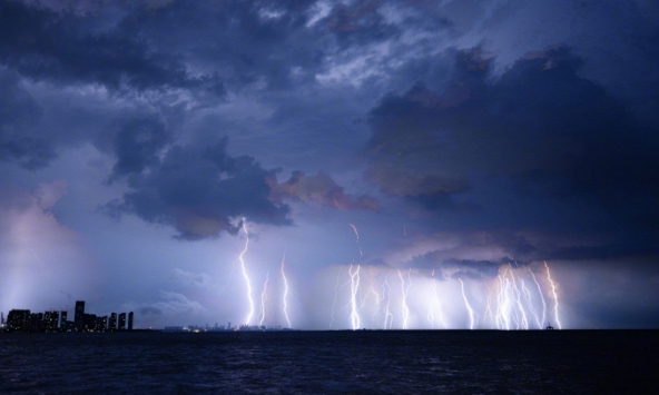 Cảnh tượng hãi hùng ở Trung Quốc trước khi siêu bão Yagi chính thức đổ bộ 