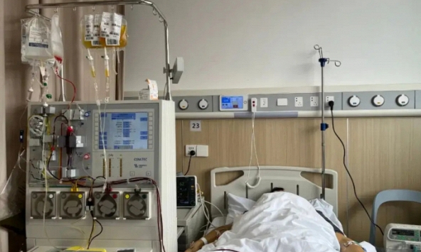 Người đàn ông bị suy gan, phải lọc gan nhân tạo 5 lần, truyền 10 lít huyết tương vì thói quen ăn hải sản nhiều người có