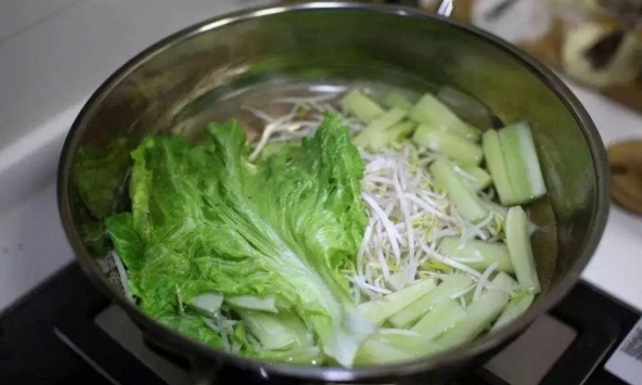 Cách nấu rau tưởng tốt cho sức khỏe nhưng có thể gây thủng dạ dày