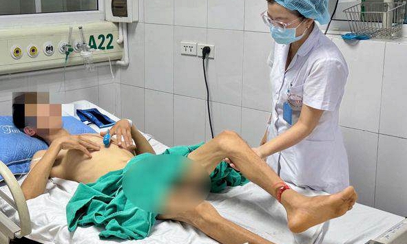 Bắc Giang: Người đàn ông chỉ còn da bọc xương, suy kiệt trầm trọng sau 20 ngày làm liệu trình 'thanh lọc cơ thể' theo lời thầy lang