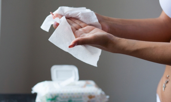 Khăn giấy ướt rất tiện lợi nhưng có nên dùng nó để lau mọi thứ: Câu trả lời khiến nhiều người ngỡ ngàng