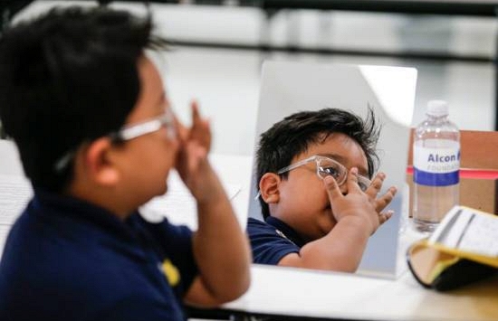 1/3 trẻ trên toàn thế giới bị cận thị: Trẻ ở quốc gia không ai ngờ tới này có tỉ lệ cận thị lên tới 86%