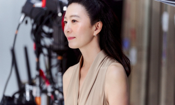 'Nữ hoàng phim truyền hình' Hàn Quốc gần 60 tuổi vẫn trẻ đẹp nhờ 1 điều nhất định phải làm trước 10h tối