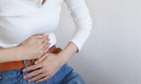 Đau bụng dữ dội, cô gái phải nhập viện cấp cứu, vài giờ sau bác sĩ bước ra chúc mừng cả gia đình