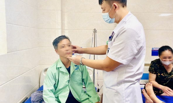 Miền Bắc chuyển lạnh, bác sĩ cảnh báo nguy cơ liệt dây thần kinh số 7