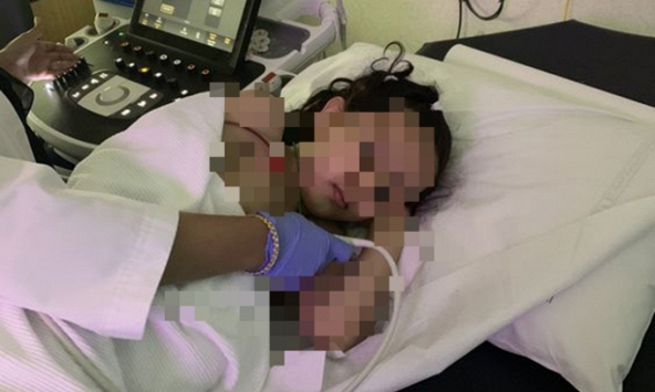 Bé gái 13 tuổi mang “quả bom hẹn giờ” 12cm trong ngực mà không hề hay biết