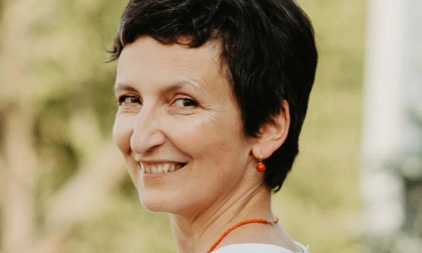 Nhà khoa học nữ 49 tuổi 'tự chữa khỏi' bệnh ung thư vú giai đoạn 3 nhờ làm 1 việc