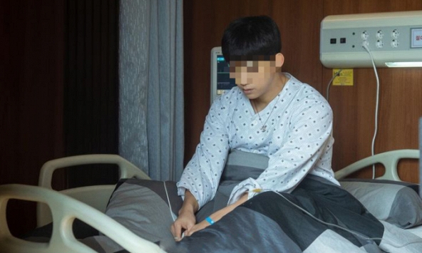 Chàng trai 18 tuổi phát hiện tiểu đường nhờ 1 thay đổi trên da không đau cũng chẳng ngứa, tưởng tắm chưa sạch