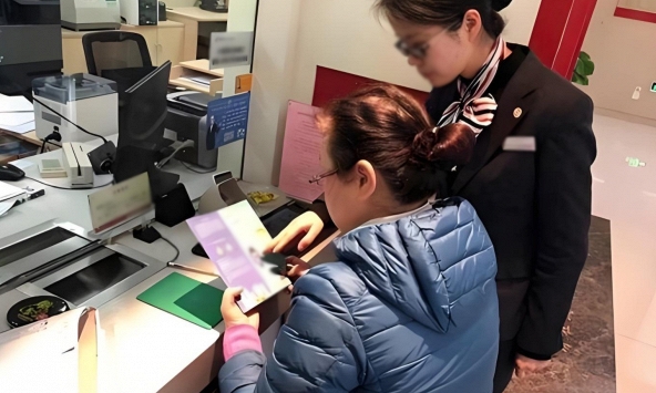 Gửi tiết kiệm 94 tỷ để dưỡng già, lúc cần tiền chữa bệnh thì tài khoản chỉ còn hơn 10 triệu: Cú sốc của người phụ nữ tuổi ngoài 60