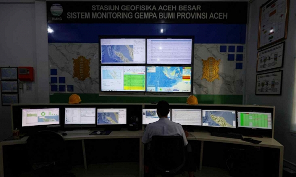 NÓNG: Động đất 7,8 độ richter ngoài khơi Indonesia, cảnh báo sóng thần ở hàng loạt nước