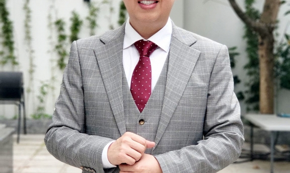 Việt Khuê - con trai nhà Toán học nổi tiếng Việt Nam: Cưới cô đồng nghiệp ở VTV, sống trong căn biệt thự bề thế