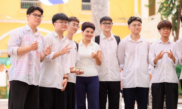 Hơn 124.000 học sinh Hà Nội chính thức bước vào kỳ thi lớp 10 căng thẳng nhất cả nước