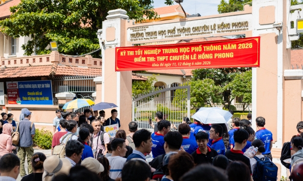 Hết giờ làm bài môn Văn thi tốt nghiệp THPT: Thí sinh ấn tượng với đề kiểu mới