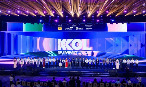 Đang diễn ra phiên toàn thể buổi chiều của KOL Summit 2026 với 1500 khách mời
