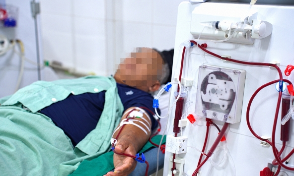 Người đàn ông 50 tuổi đang khỏe mạnh bỗng suy thận cấp, bác sĩ giật mình khi biết nguyên nhân
