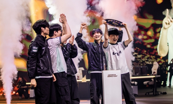 Từ nhánh thua đến ngôi vương Esports World Cup 2026: Dplus Kia giành chức vô địch quốc tế đầu tiên sau 6 năm khát danh hiệu