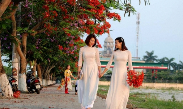 Phụ nữ đất Cảng