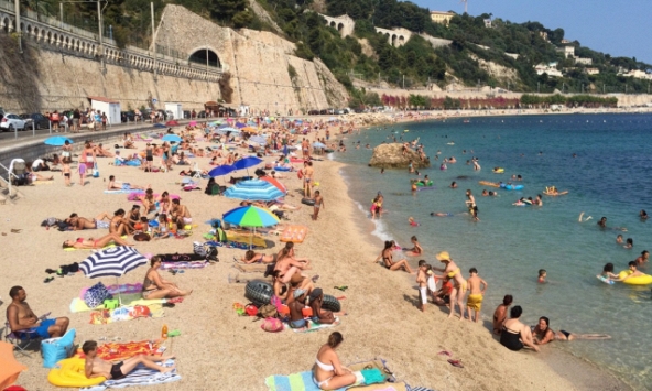 Khỏa thân có thể bị phạt tiền, bỏ tù