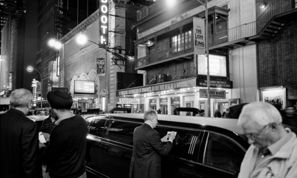 Những tấm ảnh độc đáo về khu phố  Broadway về đêm