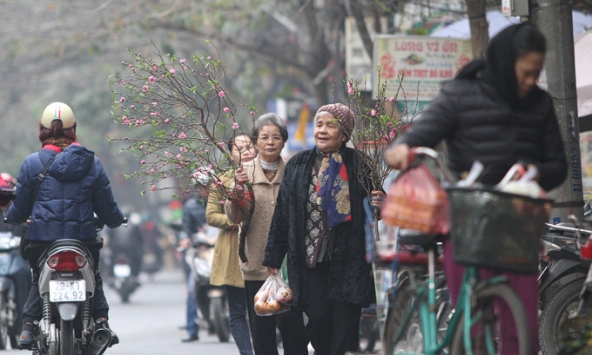 Những người đàn bà trong phiên chợ Tết
