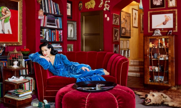 Ngôi nhà theo phong cách tối đa của nữ hoàng thoát y nổi tiếng Dita Von Teese