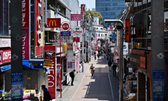 Một ngày sau tuyên bố tình trạng khẩn cấp ở Nhật: các thành phố lớn vắng bóng người.