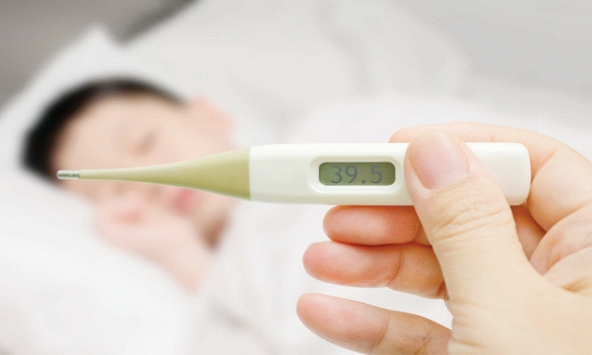 Cần làm gì khi con sốt?