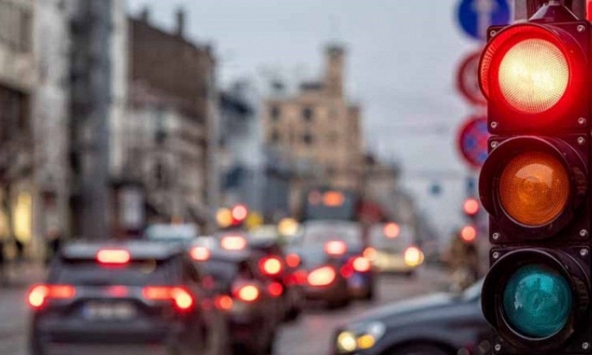 Tình hình xử phạt vượt đèn đỏ tại Hà Nội ngày đầu Nghị định 168 có hiệu lực