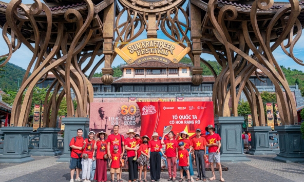 Hàng nghìn du khách check in đỉnh Bà Nà trong ngày đầu tiên của kỳ nghỉ lễ 2/9